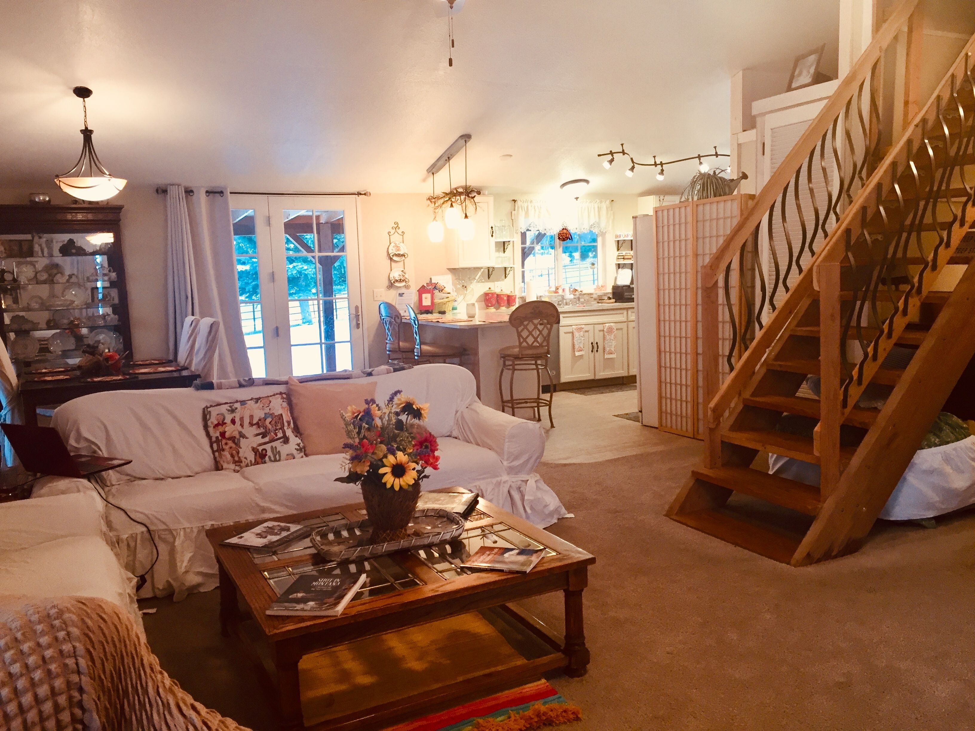  Views from every window! Horses, deer and eagles are your visitors!