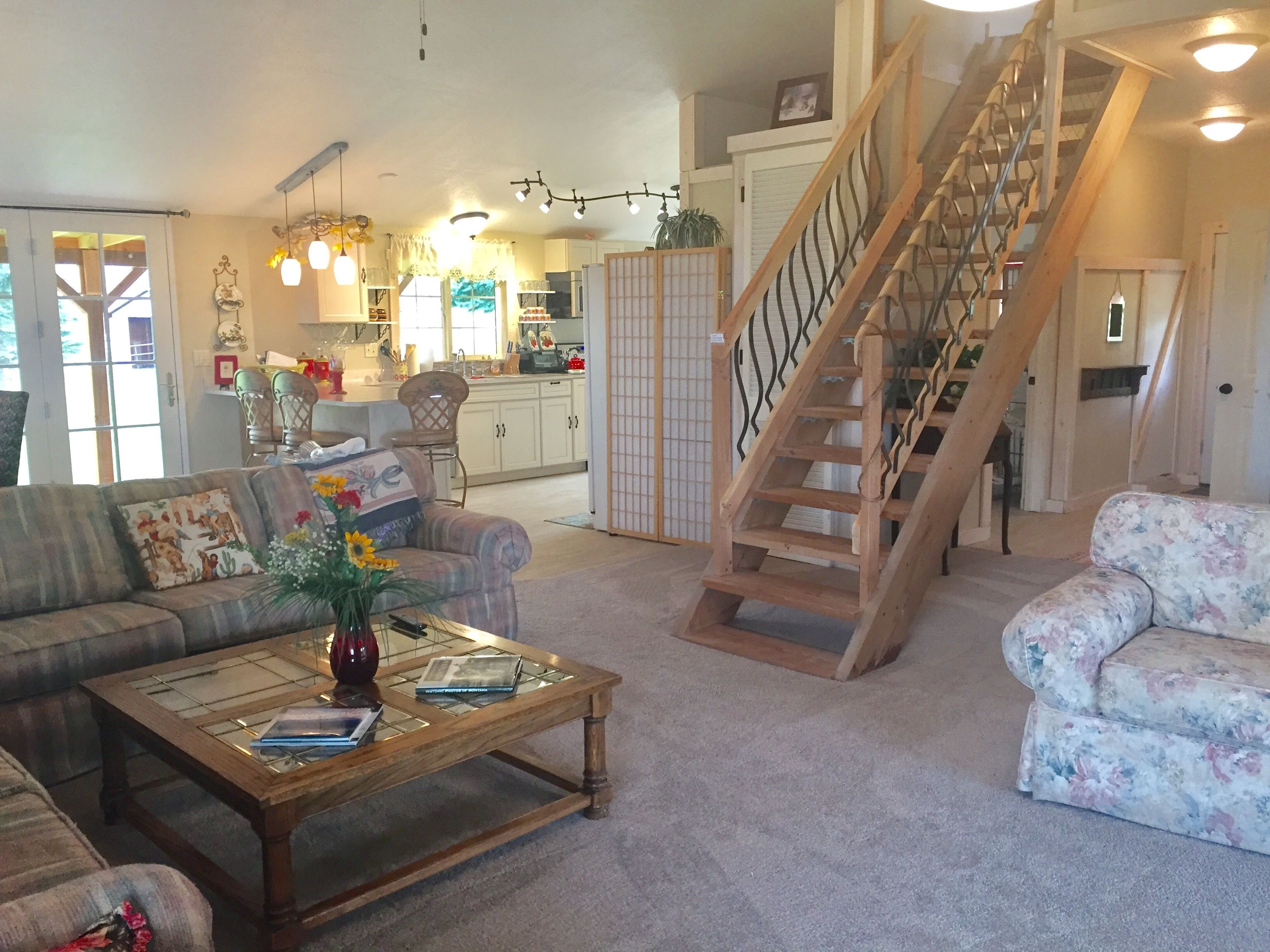  Views from every window! Horses, deer and eagles are your visitors!