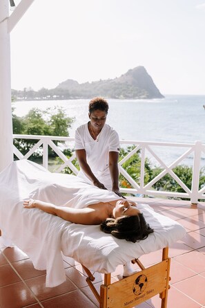 Spa - 4 Bedroom, 4 bathroom Villa on the Beach  (Gros Islet)