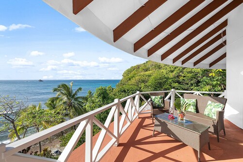 4 Bedroom, 4 bathroom Villa on the Beach 