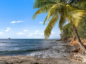 Beach nearby, sun-loungers, beach towels