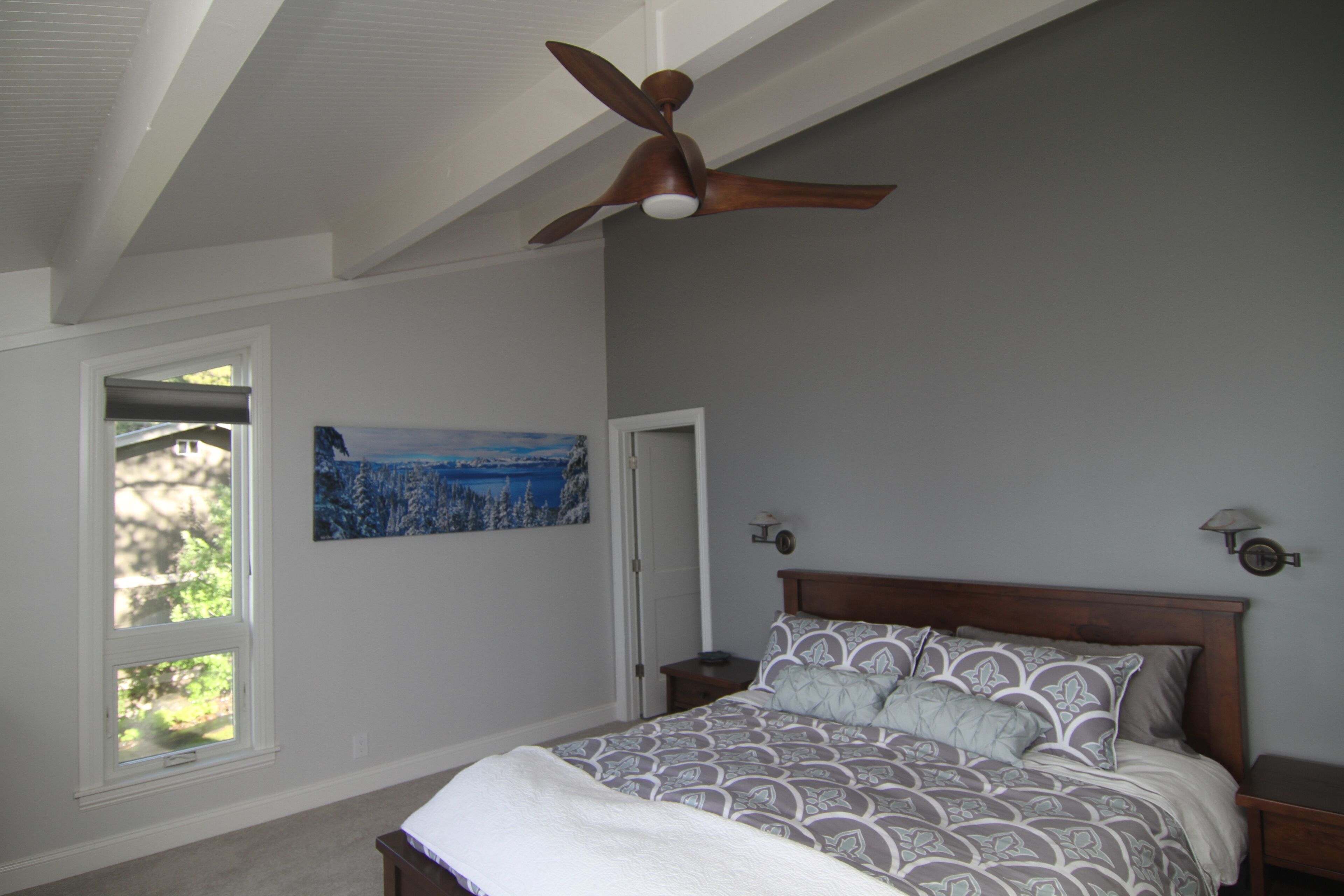 Stunning Lakefront Location!