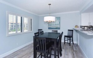 Dining - Buttonwood 447 - 3 Bedroom Condo with Private Beach with lounge chairs & umbrella provided, 2 Poo... (Siesta Key)