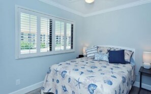 3 bedrooms, iron/ironing board, WiFi, bed sheets - Buttonwood 447 - 3 Bedroom Condo with Private Beach with lounge chairs & umbrella provided, 2 Poo... (Siesta Key)
