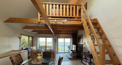 Enjoy the stunning ocean view from the hot tub!