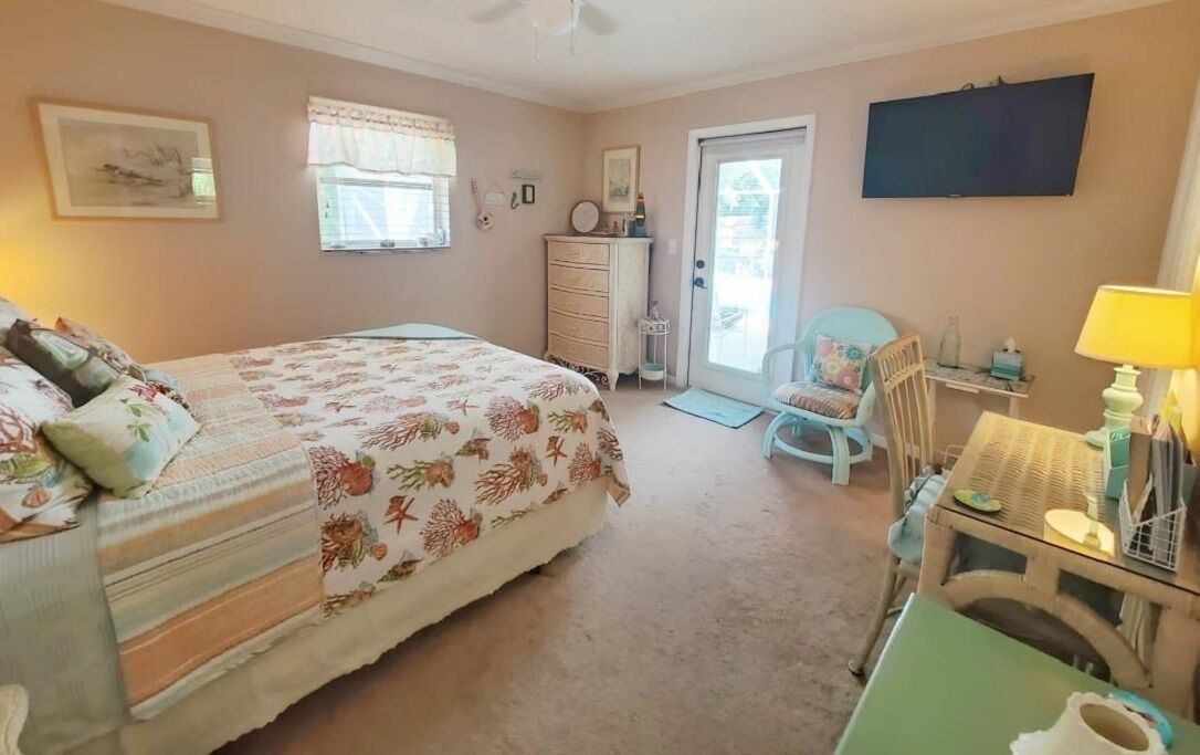 😎 Gorgeous & PRIVATE 2-Bedroom Tropical🌴Suite with HEATED Pool & Hot Tub 🏊‍♀️