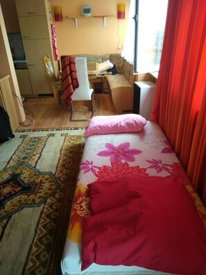 1 غرفة نوم ومكواة/لوح كي وواي فاي مجانًا وملاءات أسرّة