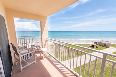 Oceanfront Condo w/ Balcony & Direct Beach Access, Unit 227