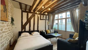 2 habitaciones, escritorio, tabla de planchar con plancha y wifi gratis