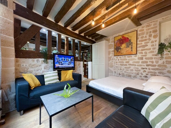 2 bedrooms, desk, iron/ironing board, free WiFi