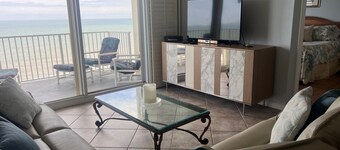 Beautiful Beachside Condo in Ormond-by-the-Sea