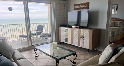 Beautiful Beachside Condo in Ormond-by-the-Sea