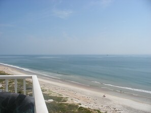 On the beach, sun-loungers, beach towels - Beautiful Beachside Condo in Ormond-by-the-Sea (Ormond Beach)