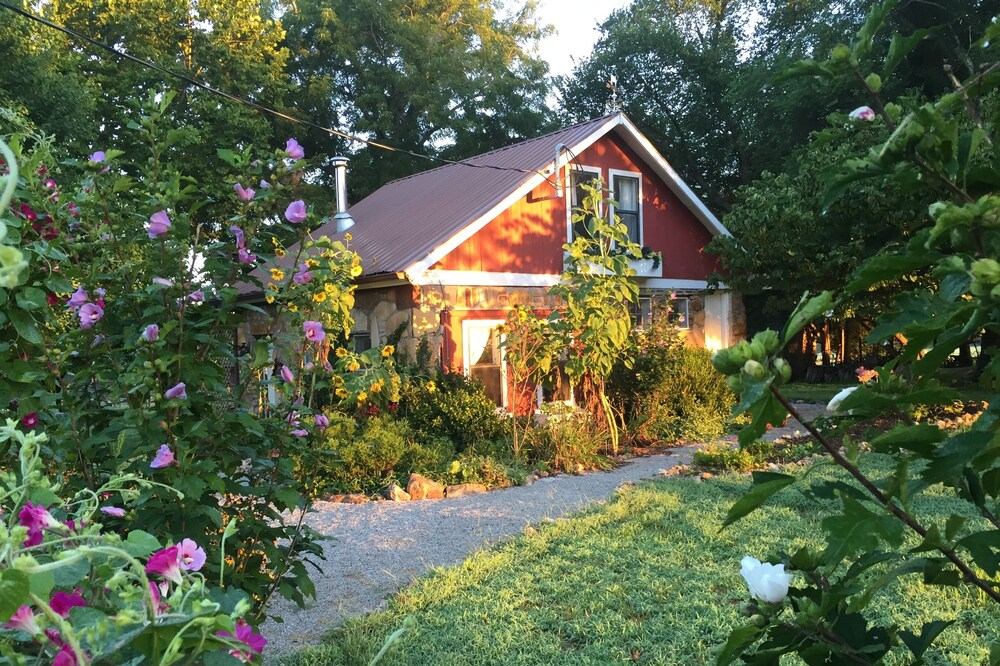 The Cottage at Ozark Highlands Farm
