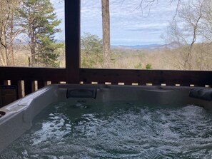 Outdoor spa tub - Log Cabin Rental w/Hot Tub, Views near Harrahs Casino, Cherokee & Bryson City NC (whittier)