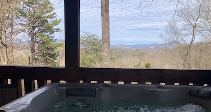 Log Cabin Rental w/Hot Tub, Views near Harrahs Casino, Cherokee & Bryson City NC