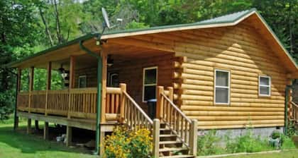 Log Cabin Rental w/Hot Tub, Views near Harrahs Casino, Cherokee & Bryson City NC
