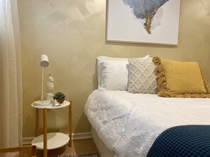 1 bedroom, iron/ironing board, travel cot, free WiFi - Private Nautical Getaway 5min - Henley Beach, Restaurants, Shops, Golf, Bars 🏖️🍻🥂 (Henley Beach)