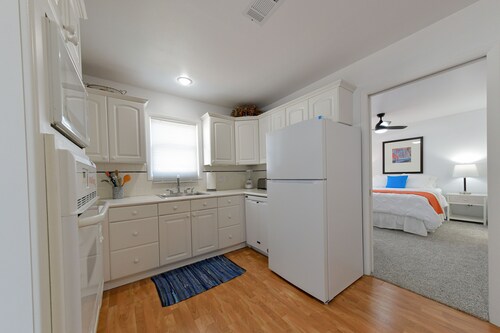 Charming Apartment in Holland/ Area Sleeps 2