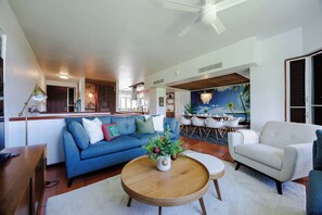 TV connectée, lecteur de DVD, jouets, vidéothèque