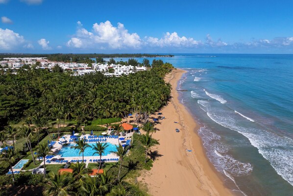 Am Strand, Liegestühle, Strandtücher