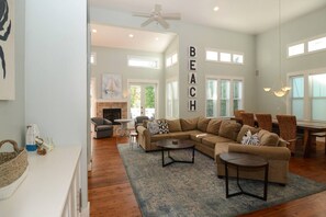 Smart TV, fireplace, stereo