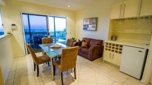 Dining - SEABRIGHT holiday house (AGNES WATER)