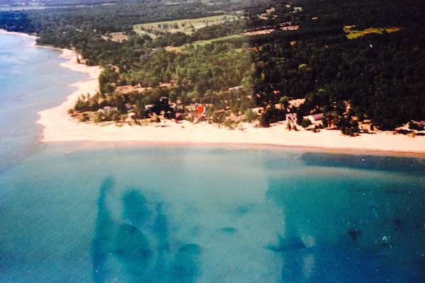 The red dot is where Paradise Beach House is. God is good!