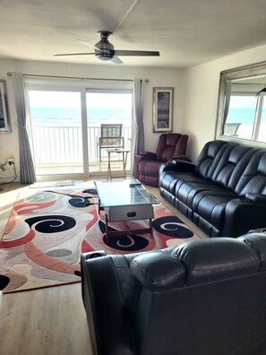 Smart TV, reproductor de DVD, libros y estéreo 