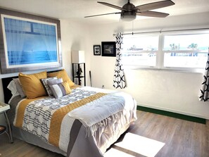 2 habitaciones, escritorio, tabla de planchar con plancha y wifi