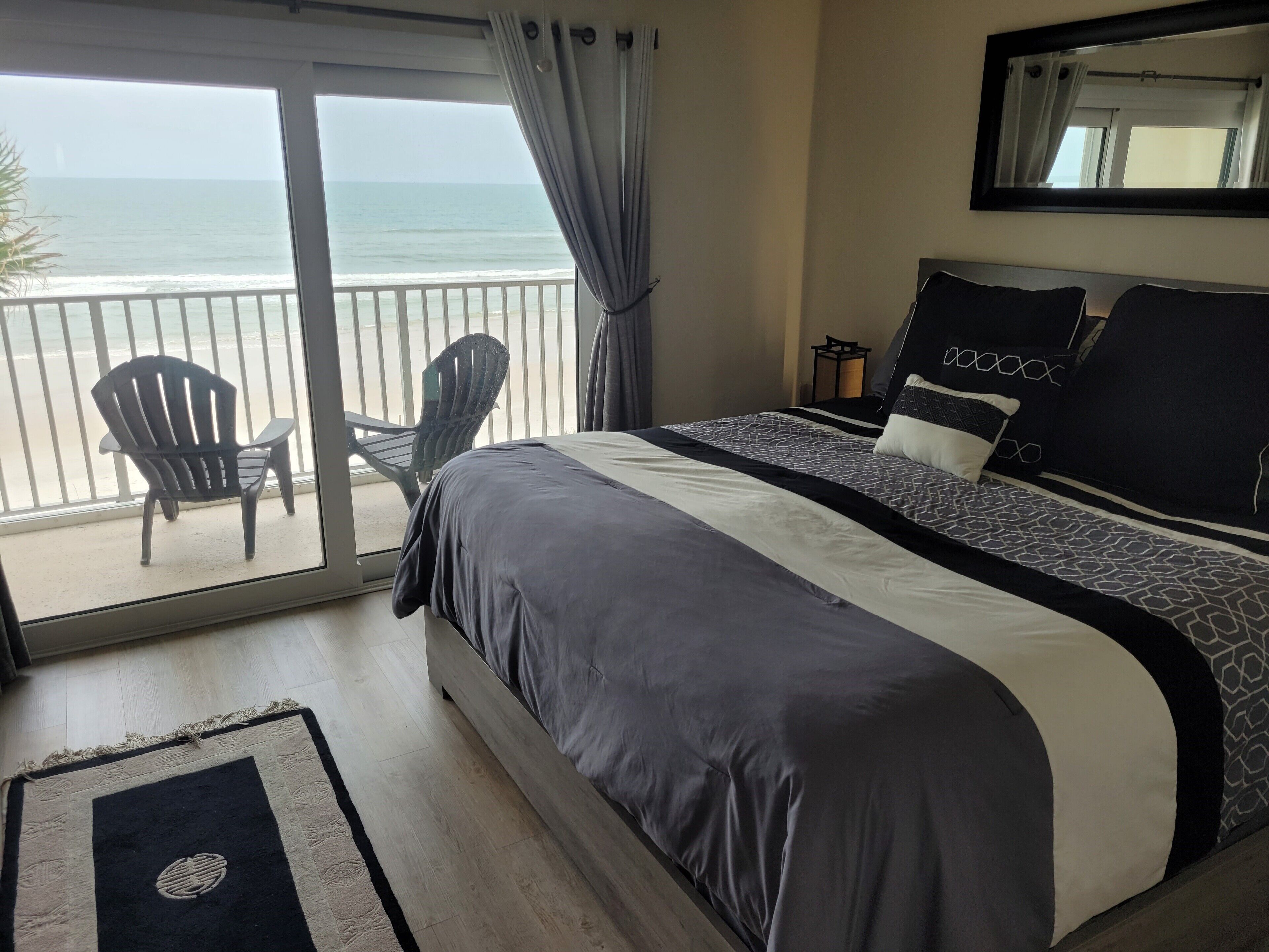 2 bedrooms, desk, iron/ironing board, WiFi