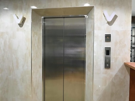 Lift. Meaco Royal Hotel - Malabon