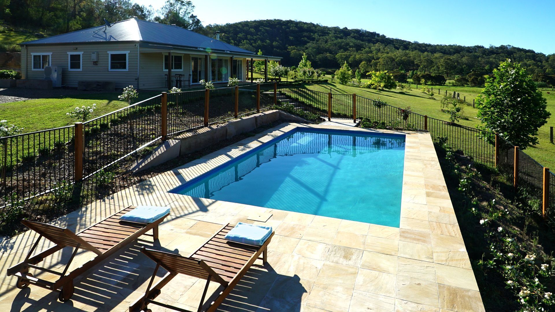 Luxury 3 bedroom house and private pool — image 3