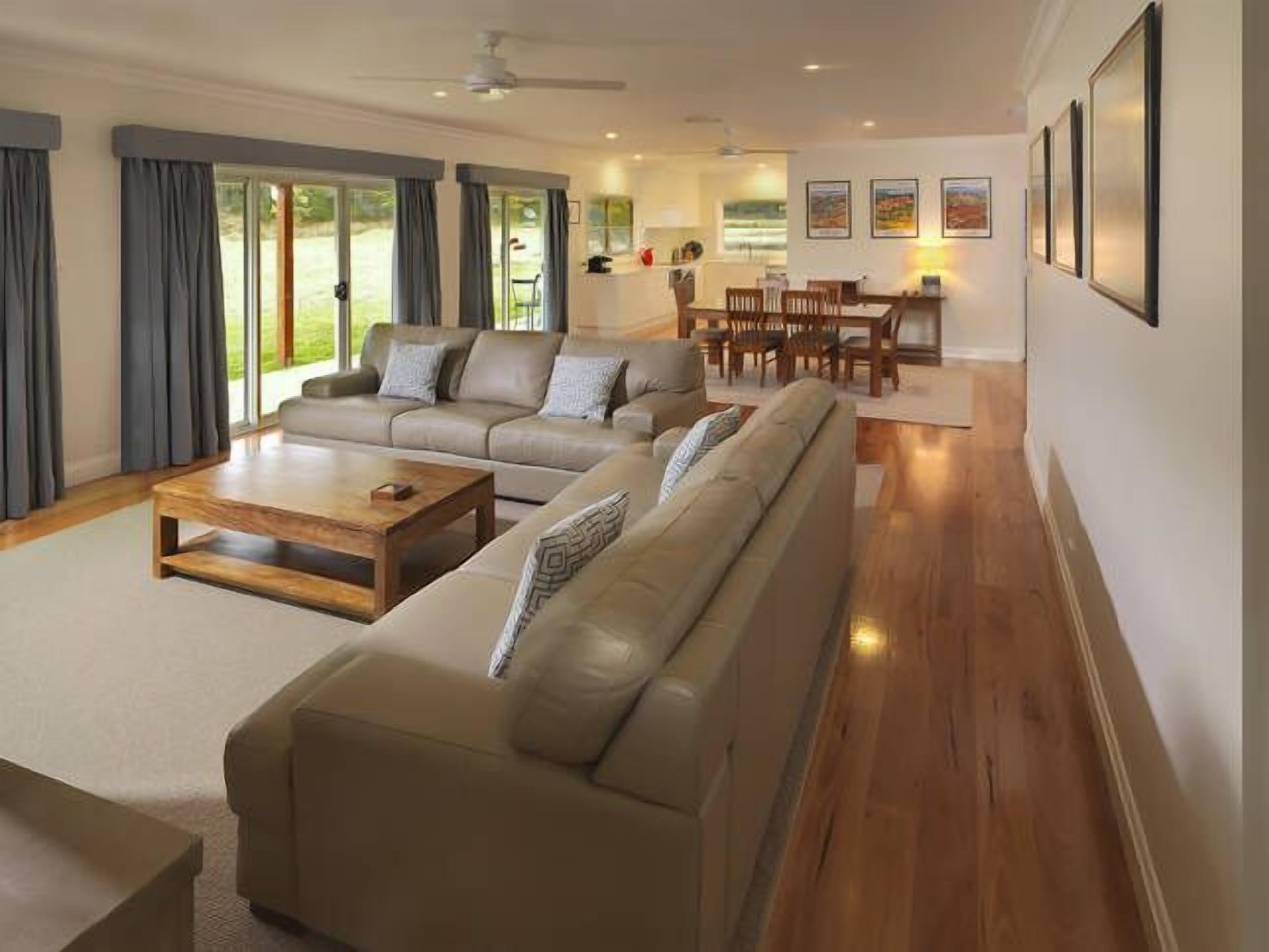 Luxury 3 bedroom house and private pool — image 7