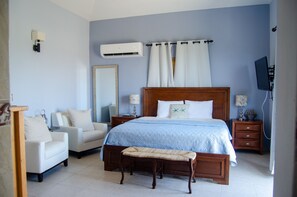 5 Schlafzimmer, Schreibtisch, Bügeleisen/Bügelbrett, Reisekinderbett
