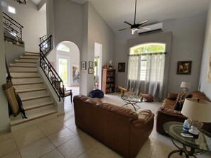 Smart TV, DVD player, books, printers