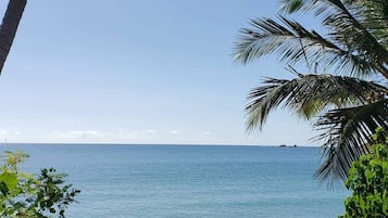 Tæt på stranden, liggestole, badehåndklæder