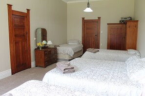 3 bedrooms, bed sheets - Aotea Homestead (Hinakura)