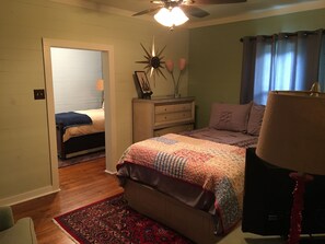 2 bedrooms, free WiFi, bed sheets - Peaceful, Private Cottage On Bayou Teche (New Iberia)