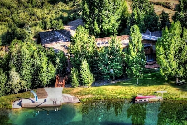 Cabin, private lake, and 36 acres. Fun for all ages!