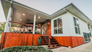 Terrace/patio - CABBAGE PALM LODGE ! (AGNES WATER)