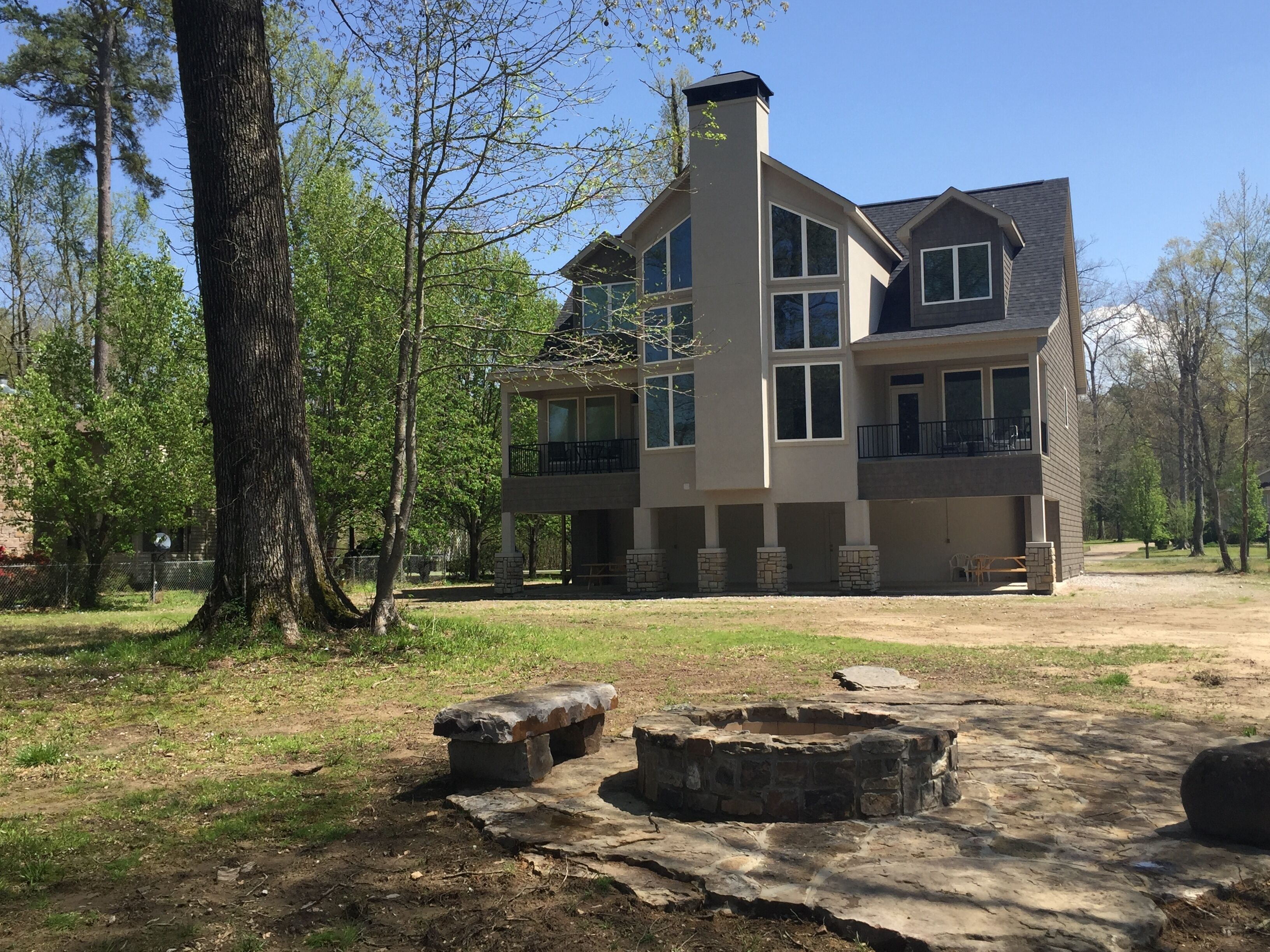 Beautiful Lake Front Home Book Early for Spring or Summer Vacations