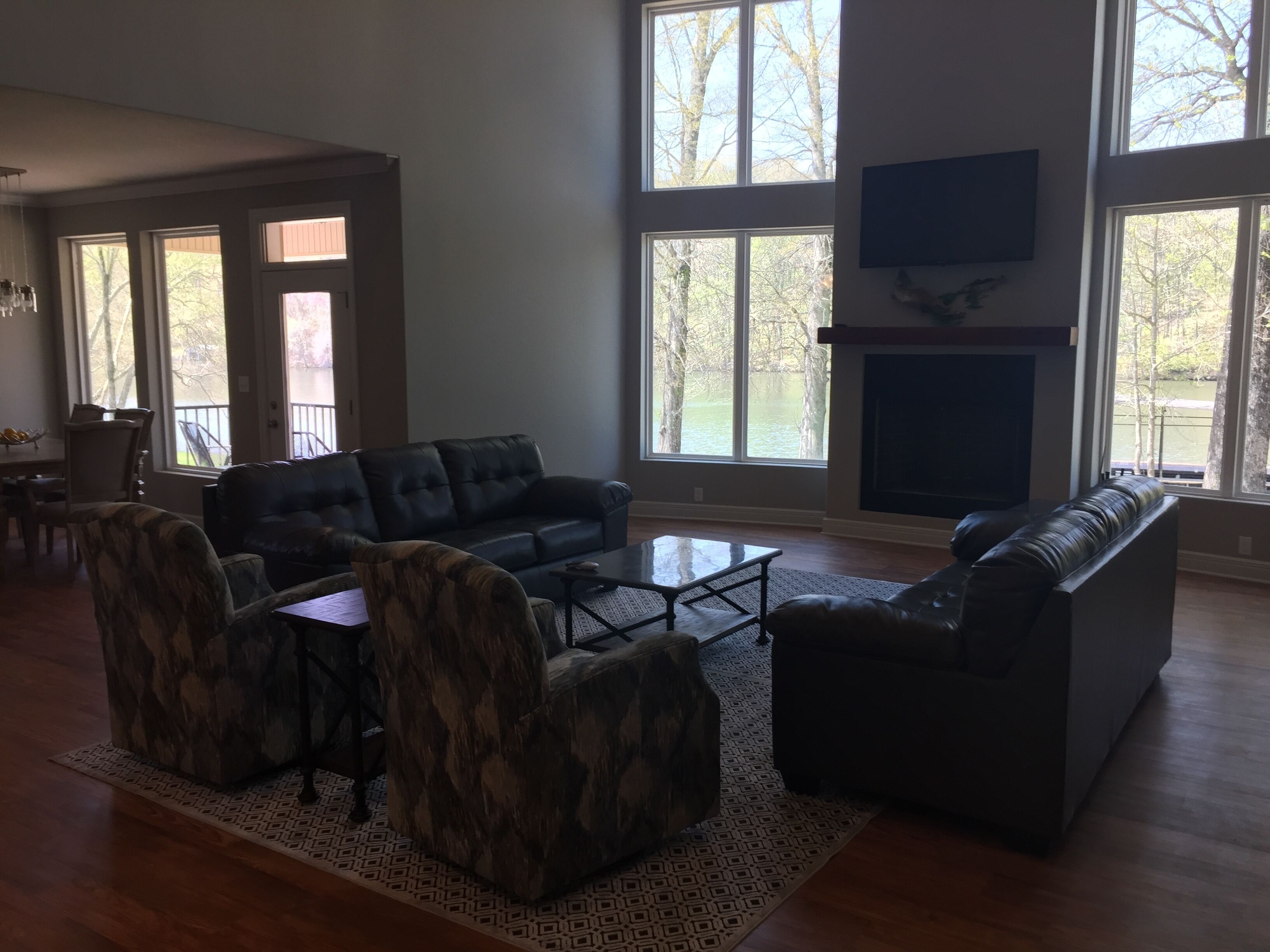 Beautiful Lake Front Home Book Early for Spring or Summer Vacations