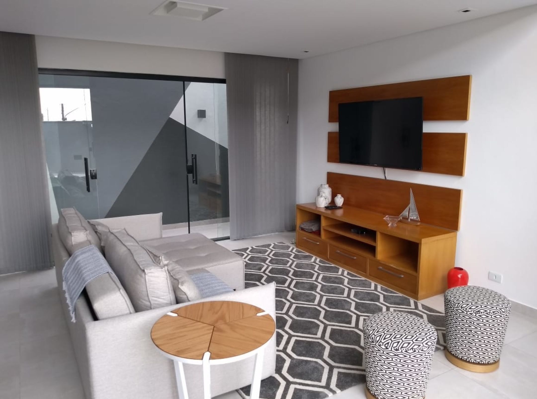 Gorgeous SUPER NEW STUDIO with pool, air conditioning and barbecue.