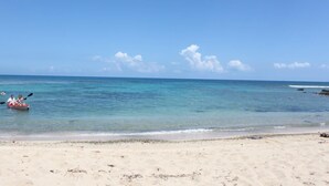 A beach with kayakers in the water and a clear sky. - Sea Breeze - FABULOUS NORTH SHORE (Vieques)