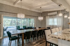 Dining - Golf Front 5 Bedroom Pool Home Downtown Melbourne (Melbourne)