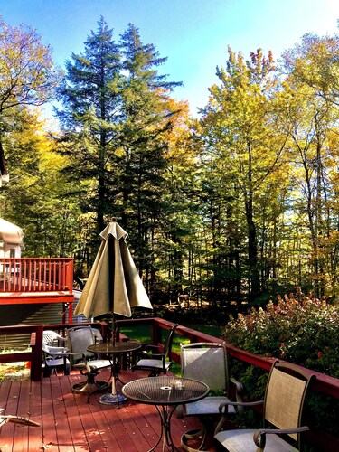 5 min. To Cranmore, 15 min. North to Attitash, 15 min. South to Outlet shopping