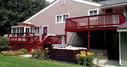 Ideal location: 10 min. to StoryLand, 15 min. to Outlet
Shopping & restaurants!