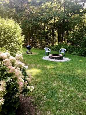 Property grounds - Perfect Location with Jacuzzi! 10 min. to Storyland, 15 min. to Outlet shopping. (Intervale)