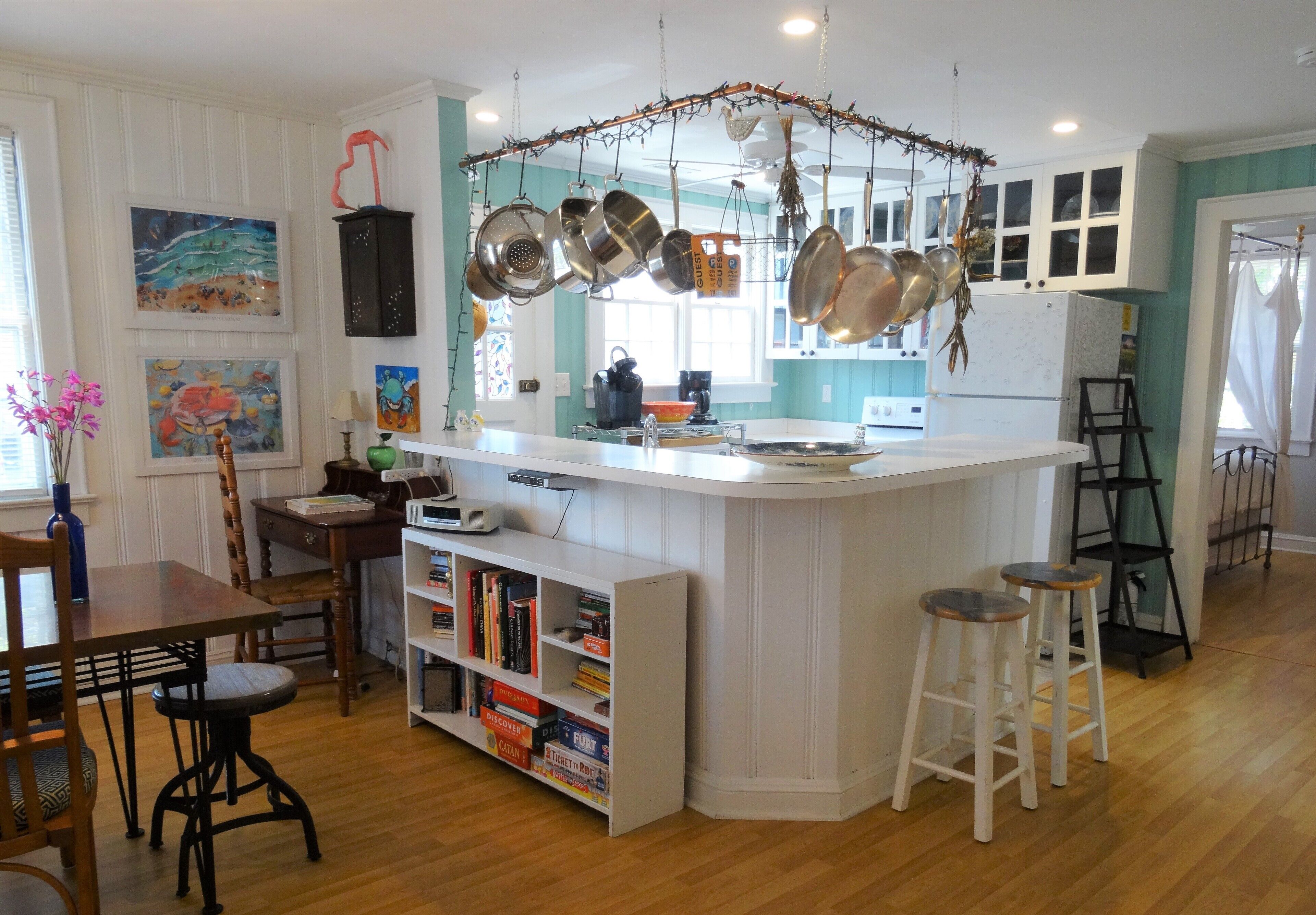 Adorable Cottage In The Heart Of The Old Beach Area, Close To The Boardwalk.